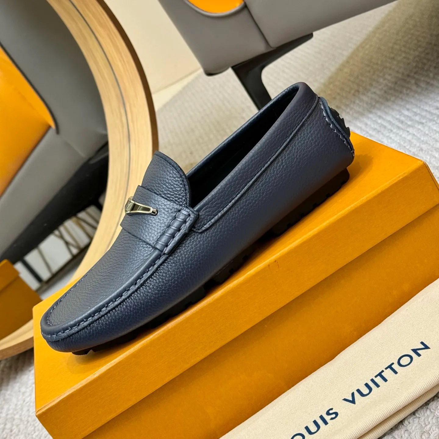Men's men's shoes 💰420 (Yangli) LV 2⃣️0⃣️2⃣️5️⃣Spring and summer counter GLORIA series models ✈️Original factory special leather production, original last type. A classic driving slip-on casual shoe that shows an elegant style with exquisite craftsmanship details such as Monogram embossing all over the upper🌀Italian imported calfskin fabric Sheepskin foot pads➕Inside～Private mold replica sole Unique style Comfortable driving slip-on Size: 4-12 (38-46) Comes with [Counter packaging: original box, wrapping paper, card, instruction manual, shoehorn, cloth bag] No pressure to enter and leave the counter!